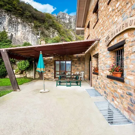 Chalet In A Green And Relaxing Atmosphere With Pool And Stunning Lake View *