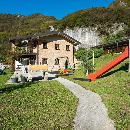 In A Green And Relaxing Atmosphere With Pool And Stunning Lake View Marone